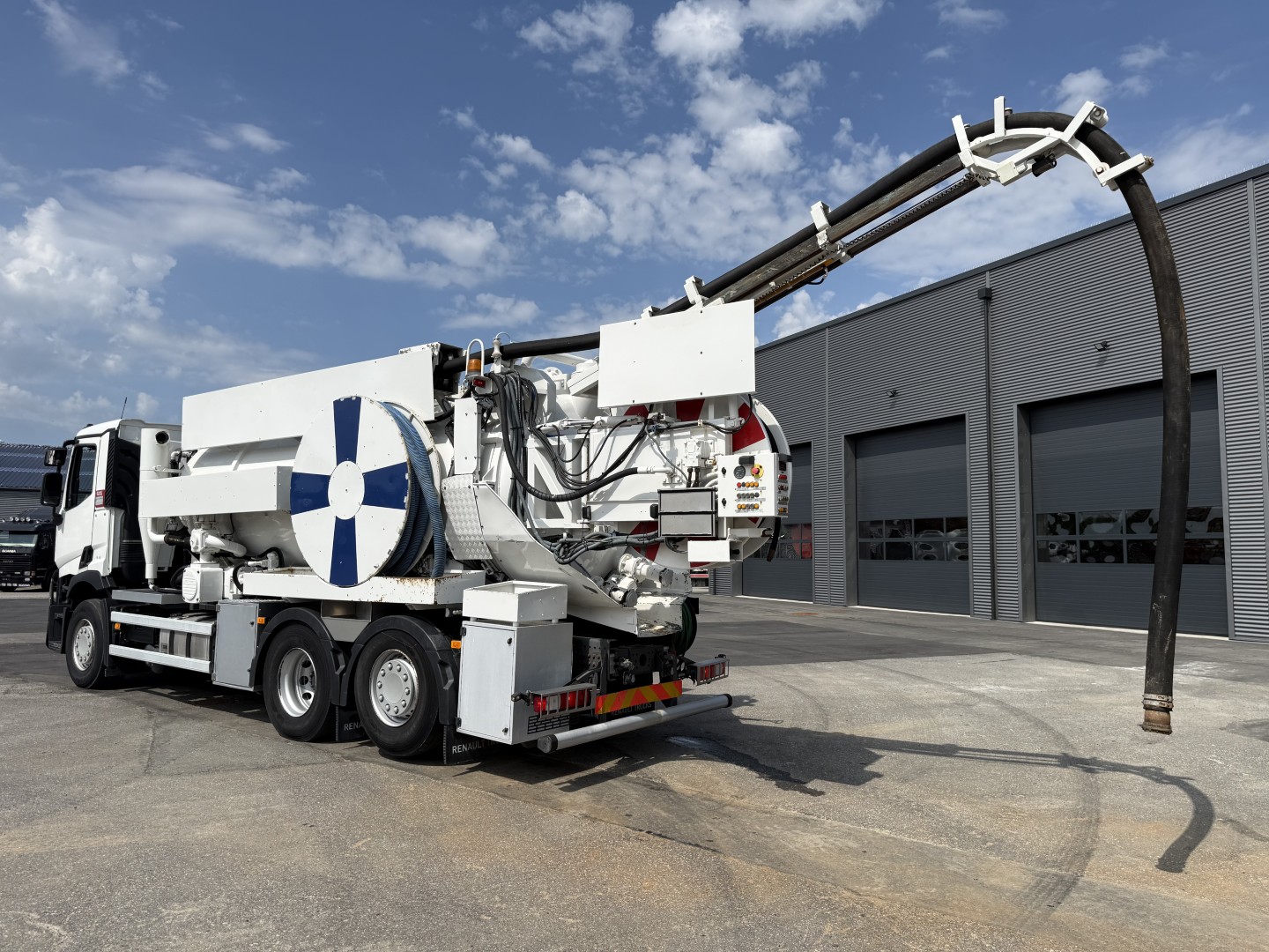 Renault Trucks T430 DTI 6x2 Hvidtved Larsen SLP 10.5 ADR