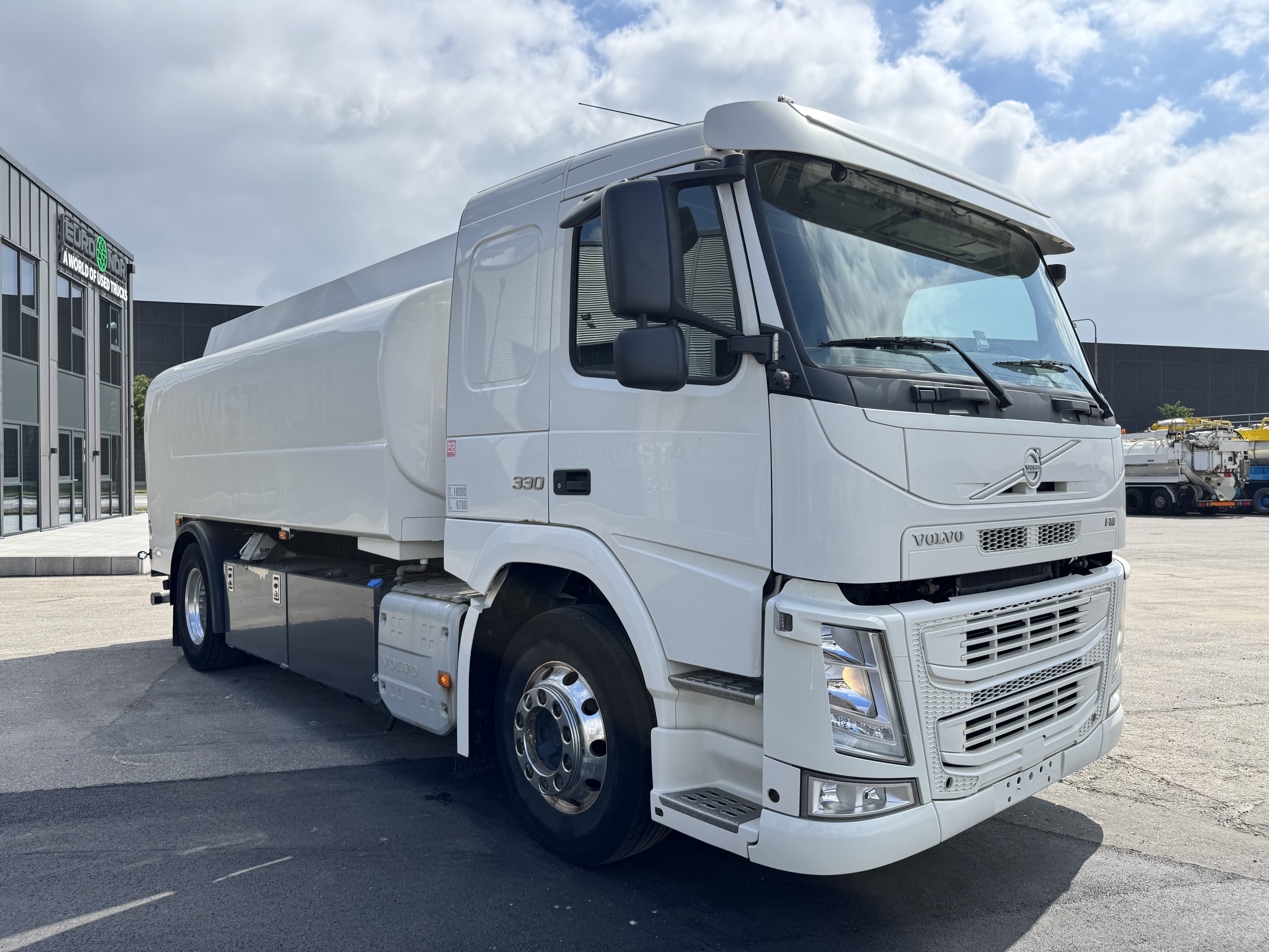 Volvo FM330 4x2 HMK Bilcon 12.600 L ADR tankbil