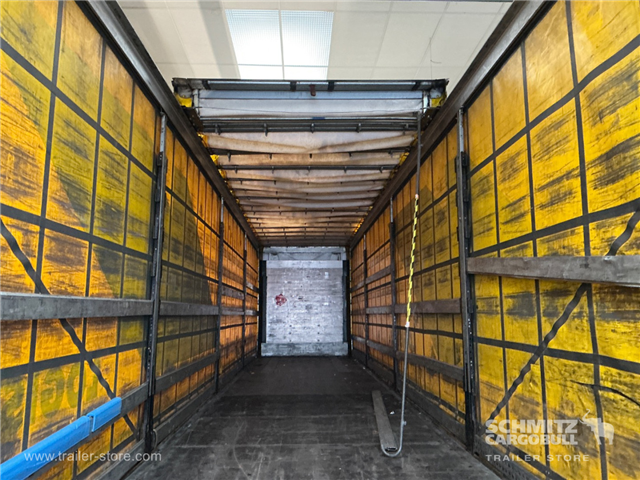 Schmitz Semi Curtainsider Mega