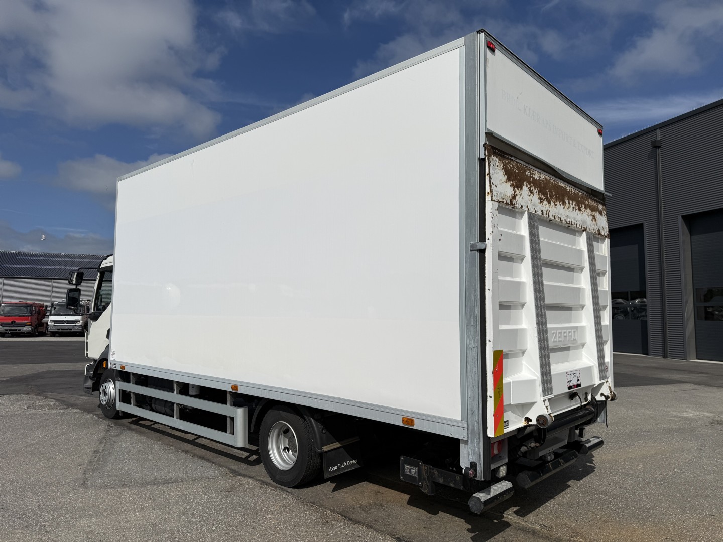 Volvo FL 210 4x2 Lukket kasse Euro 6