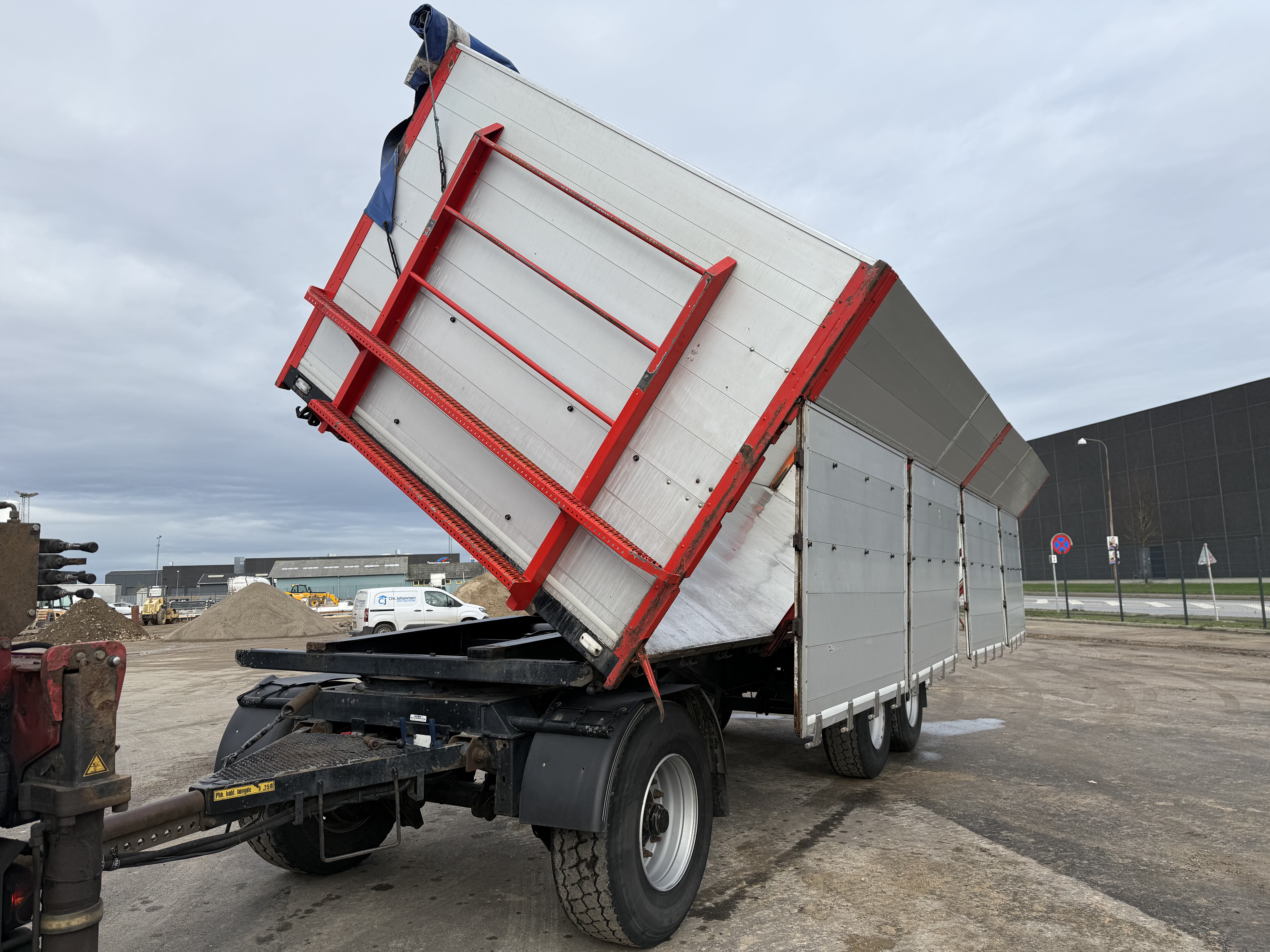 Skelhøje SVF P324 24 t. akslet Tipanhænger