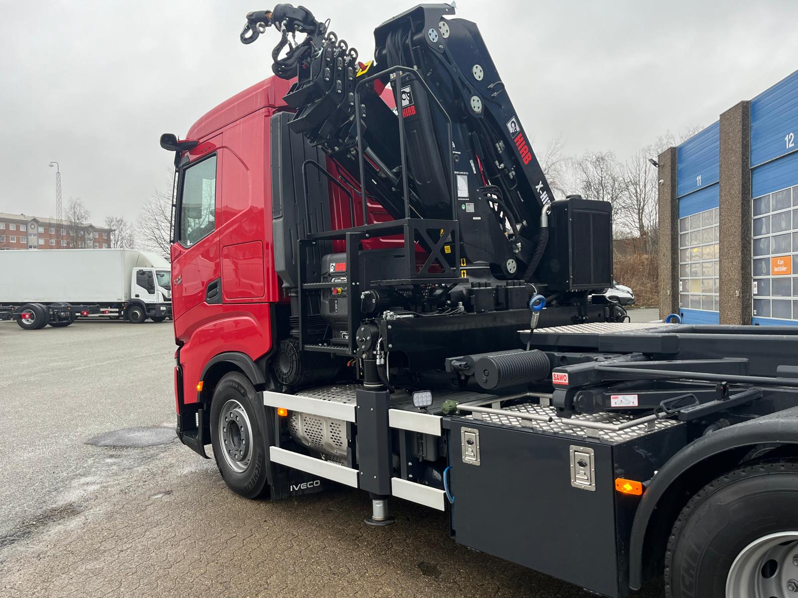 Iveco X-Way 8x4 1+3 580Hp opbygget med HIAB kran & Sawo hejs