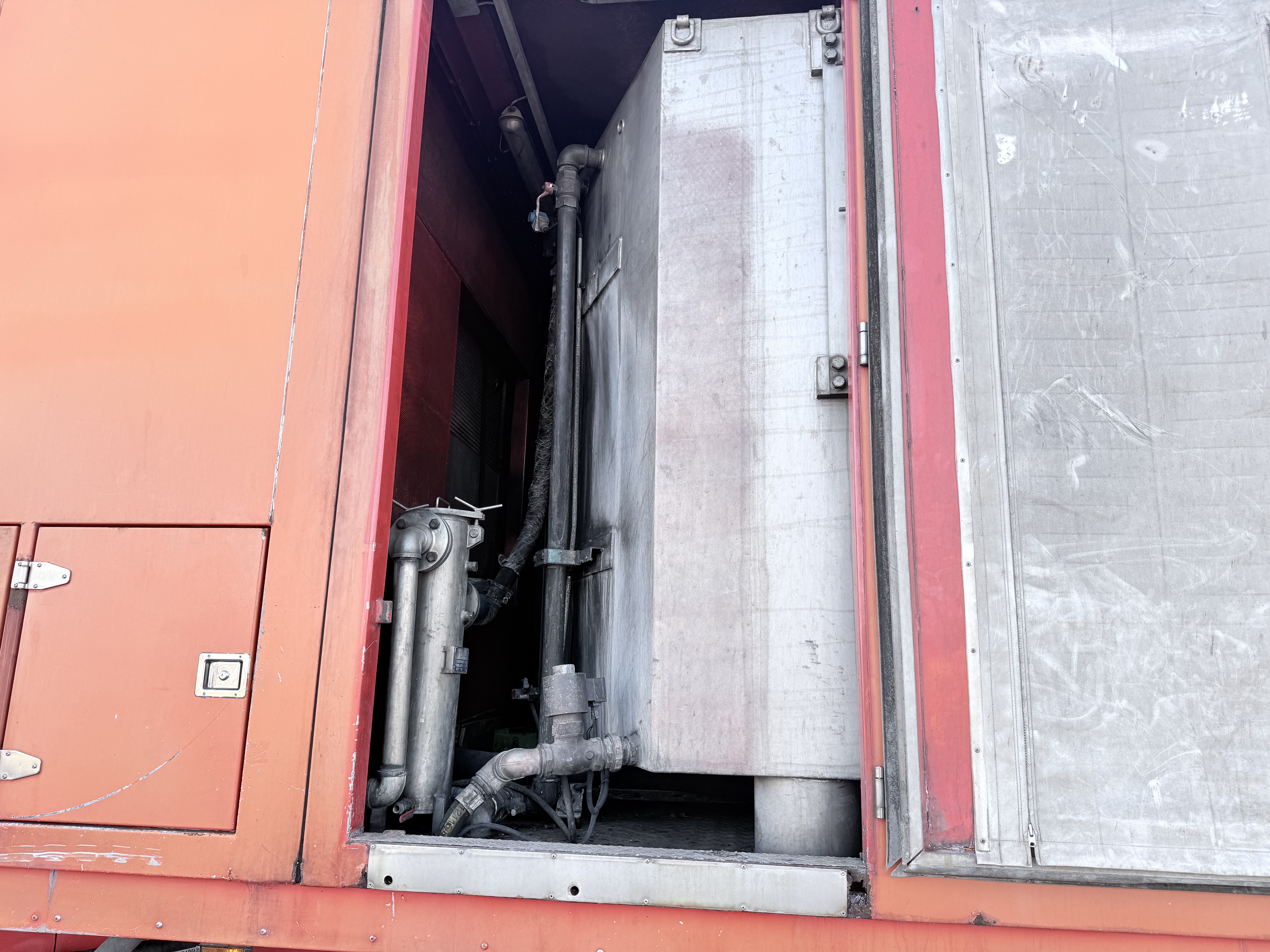 Krone 3 akslet Boxtrailer 1000 bar højtryksanlæg med Kamat pumpe 186 L/min. Deutz V8.