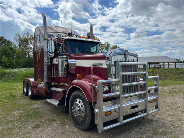 Kenworth W900L