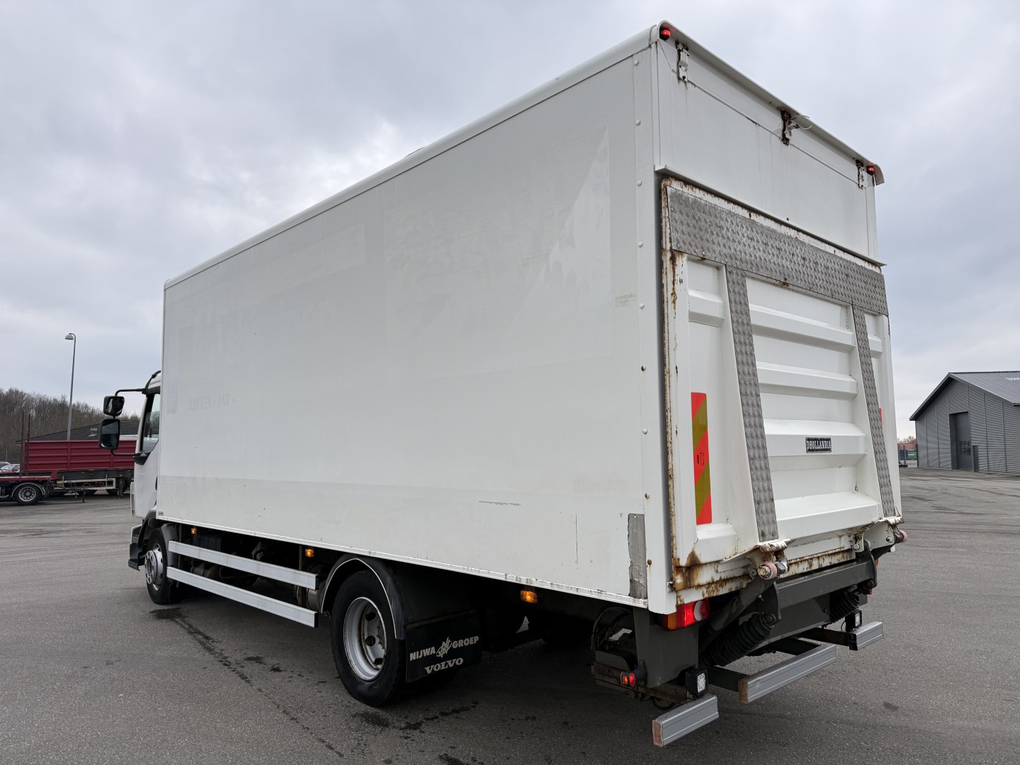 Volvo FL240 4x2 Fast kasse 6,30 m.