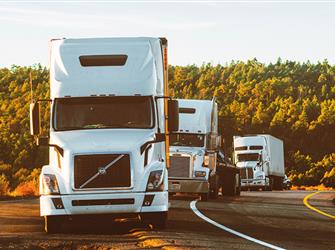 Tre gode råd til, hvordan du som ny lastbilchauffør klarer de lange dage på vejen