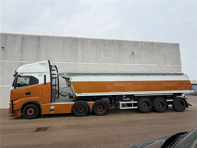 Iveco AS440S49-E6e Twinsteer