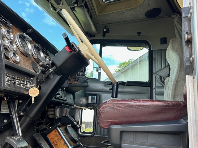 Kenworth W900L