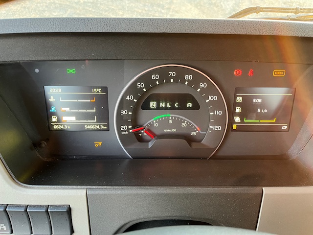 Volvo FM 330 6X2*4 Maskintransporter – Knæklad