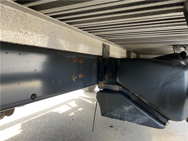 Volvo FL210 lad med skydepresning og stor lift