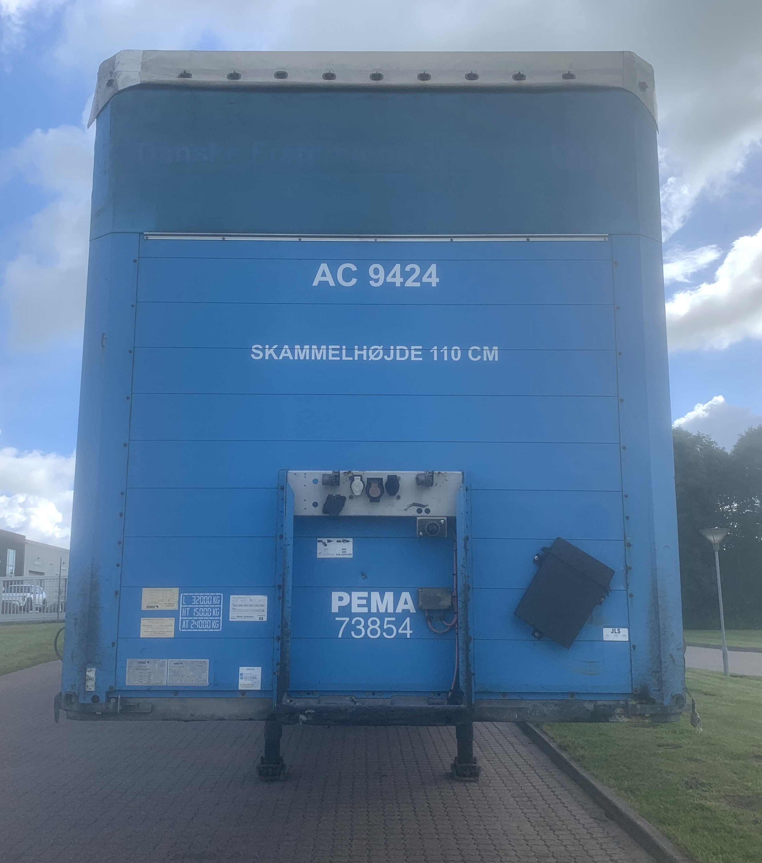 Schmitz Cargobull 3-akslet Gardintrailer m. lift