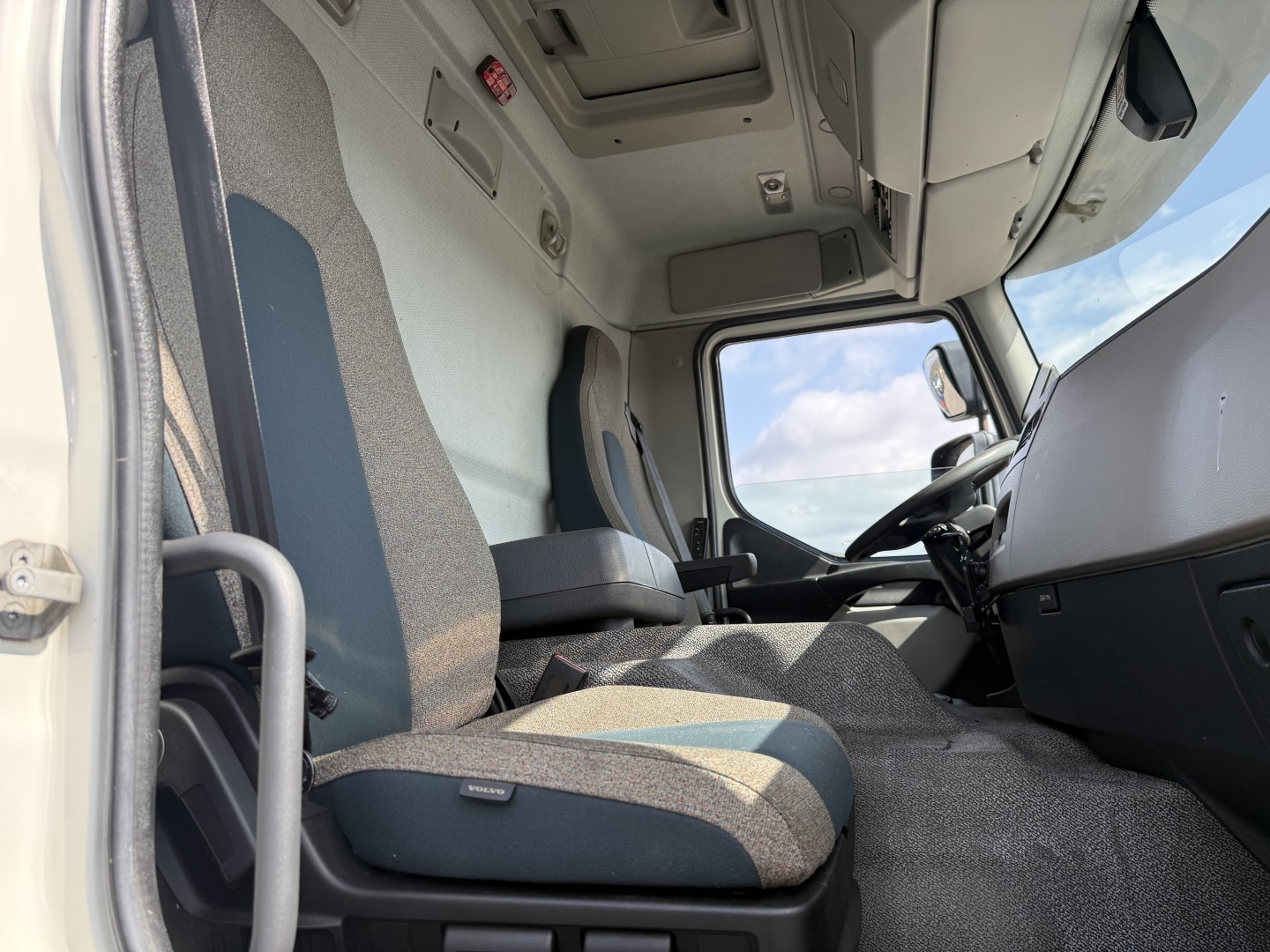 Volvo FE320 6x2*4 Thermo King T-1200R Spectrum 9,80 m. Kølekassse