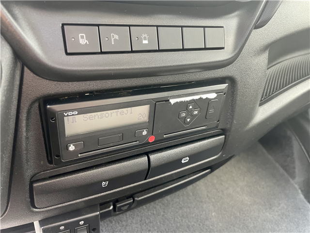 Iveco 35S17A8 knæklad