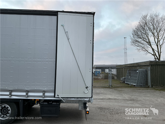 Schmitz Semi Curtainsider Mega
