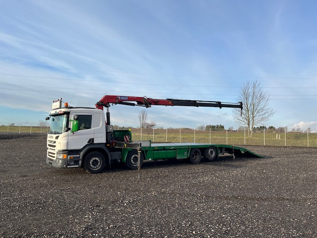 Scania P450 8X2*6 Knæklad + Kran HMF1820 – Machinetransporter