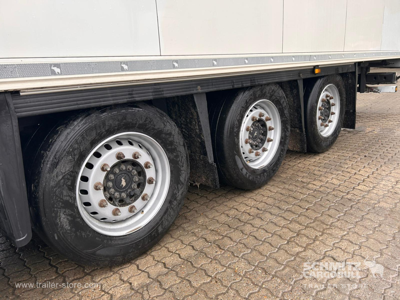 Schmitz Semi Reefer Meat hanging system