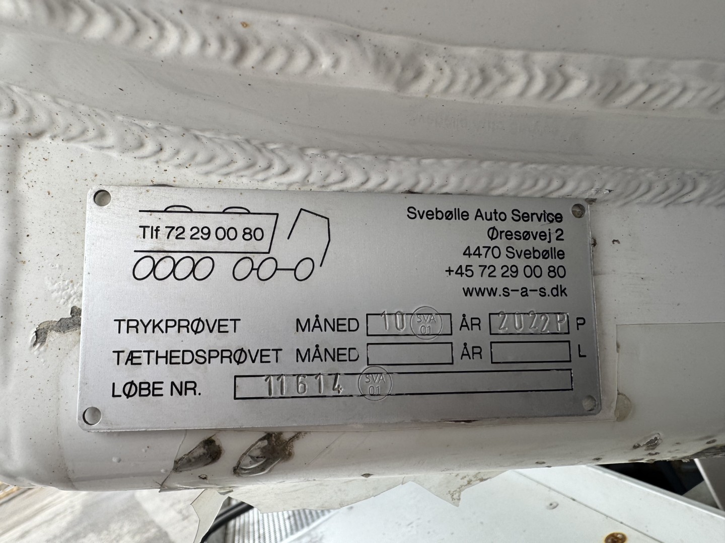 Volvo FM460 8x2*6 24.125 l. ADR Tankbil