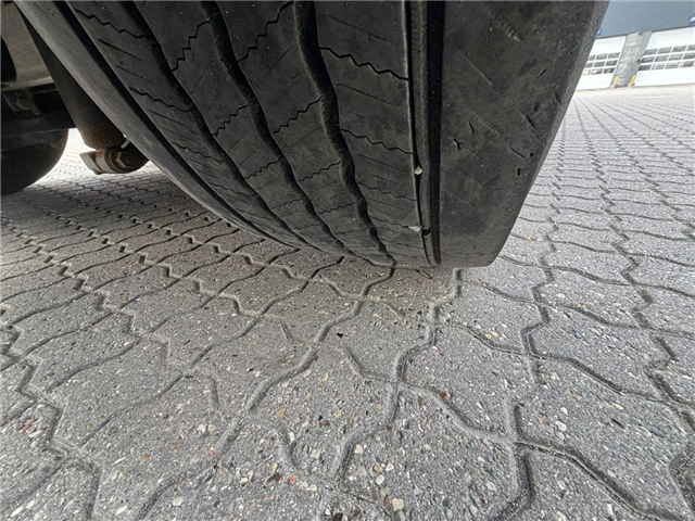 Scania P 320 B6x2*4NB Carrier Iceland Twincool Cherau pie