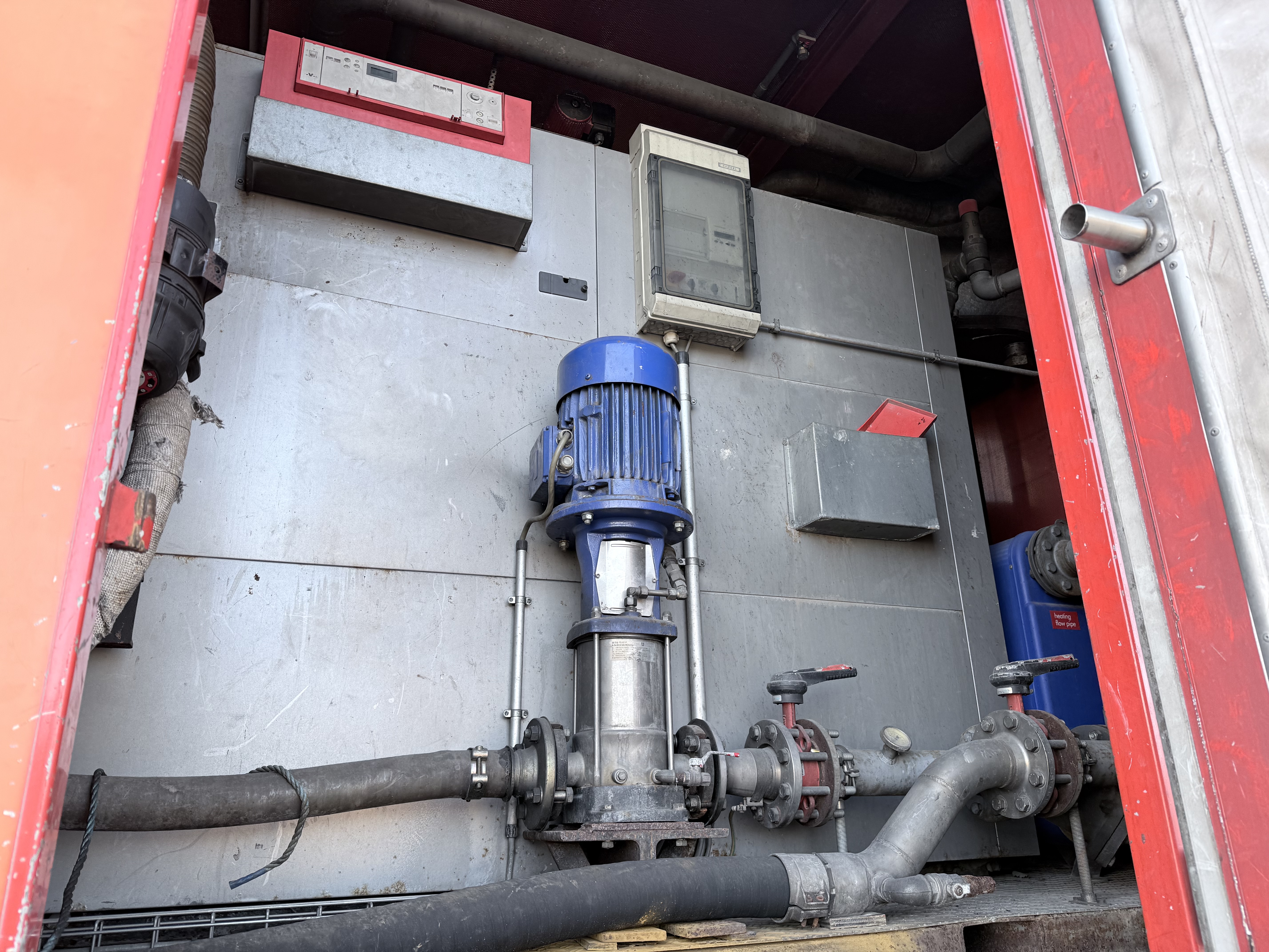 Krone 3 akslet Boxtrailer 1000 bar højtryksanlæg med Kamat pumpe 186 L/min. Deutz V8.