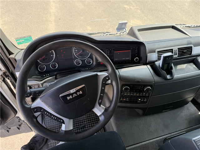 MAN TGS 26.400 6x2 / HMF 2620 K5 / MOTORSKADE