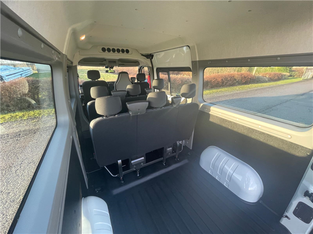 Renault Trucks Master RED - M9T D7 Combi - Minibus L2H2