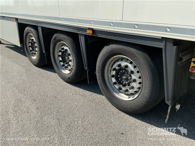 Schmitz Semi Reefer Meat hanging system