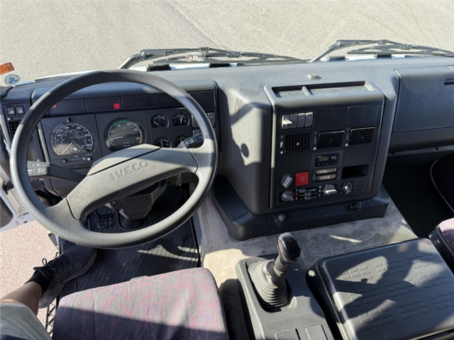 Iveco EuroTech Cursor 190E31 4x2 Hejs / Kran HMF 1060 B3