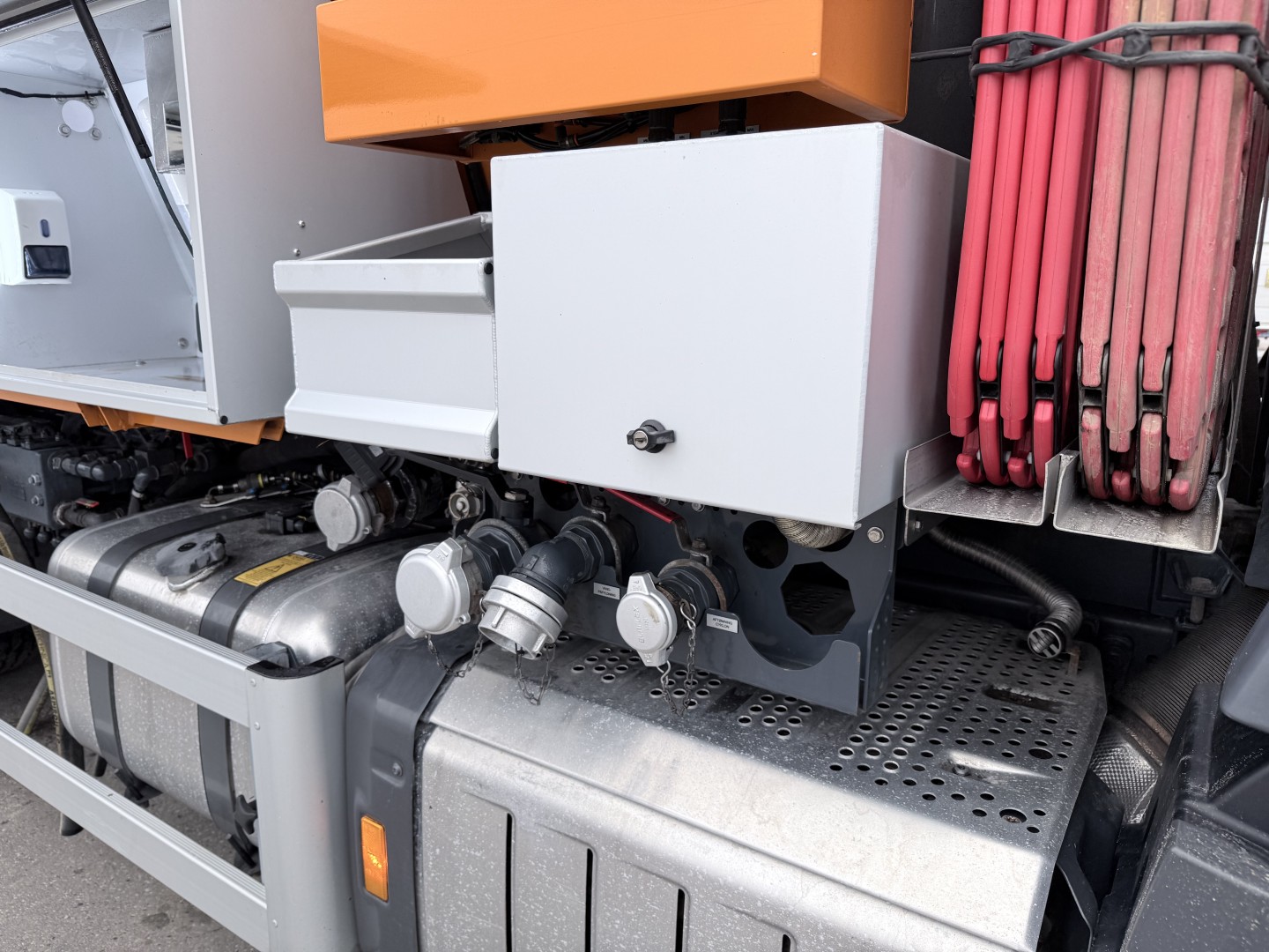 Mercedes Actros 1833 4x2 Bucher FlexLine C60 Slamsuger