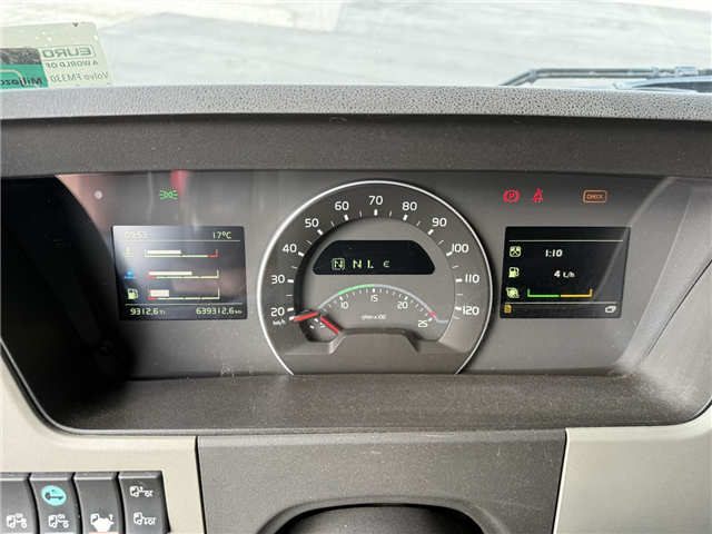 Volvo FM330 6x2*4 Carrier Supra 1050 Nordic