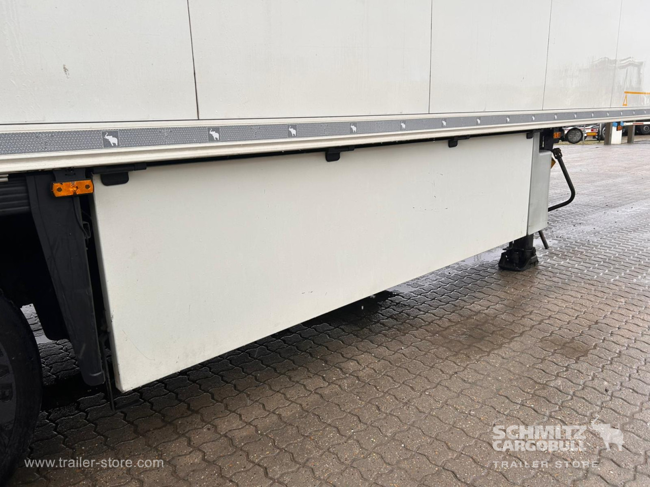 Schmitz Semi Reefer Meat hanging system