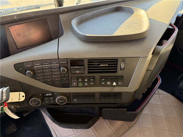 Volvo FH500 8x2*6 Tip / HMF 2120 K3