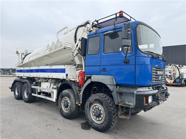 MAN 35.464 8x8 Hvidtved Larsen 9000 L