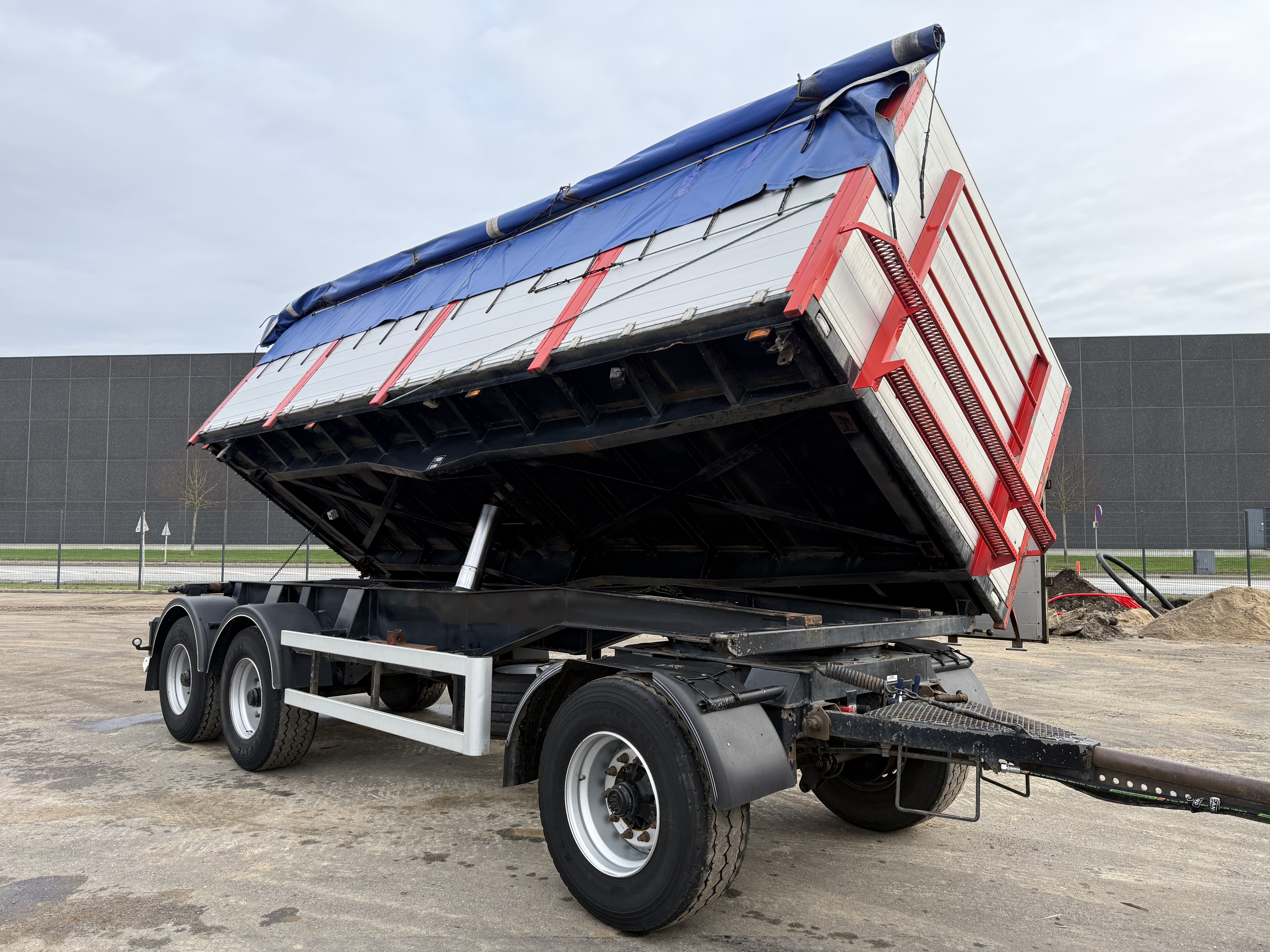 Skelhøje SVF P324 24 t. akslet Tipanhænger