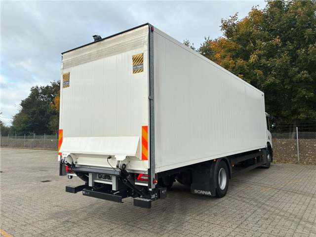 Scania P 250 B4x2NB Boks/lift