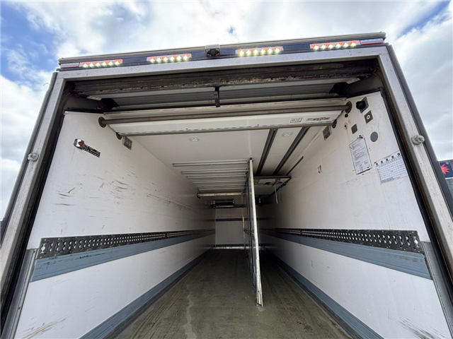 Scania P 320 B6x2*4NB Carrier Iceland Twincool Cherau pie