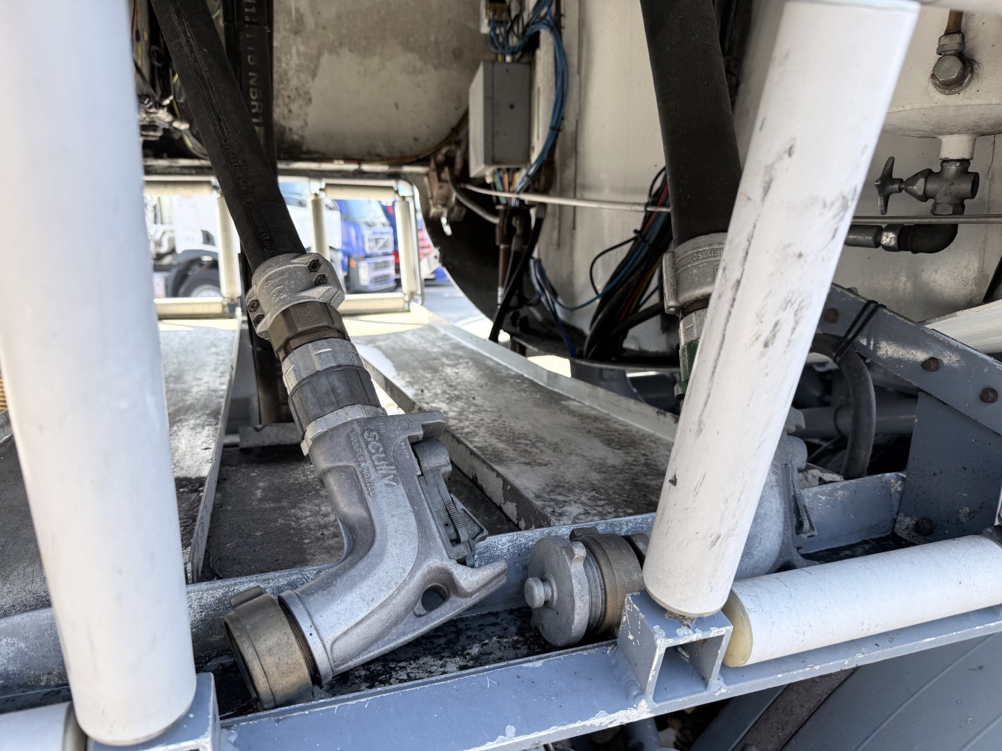 Volvo FM460 8x2*6 24.000 l. ADR Tank