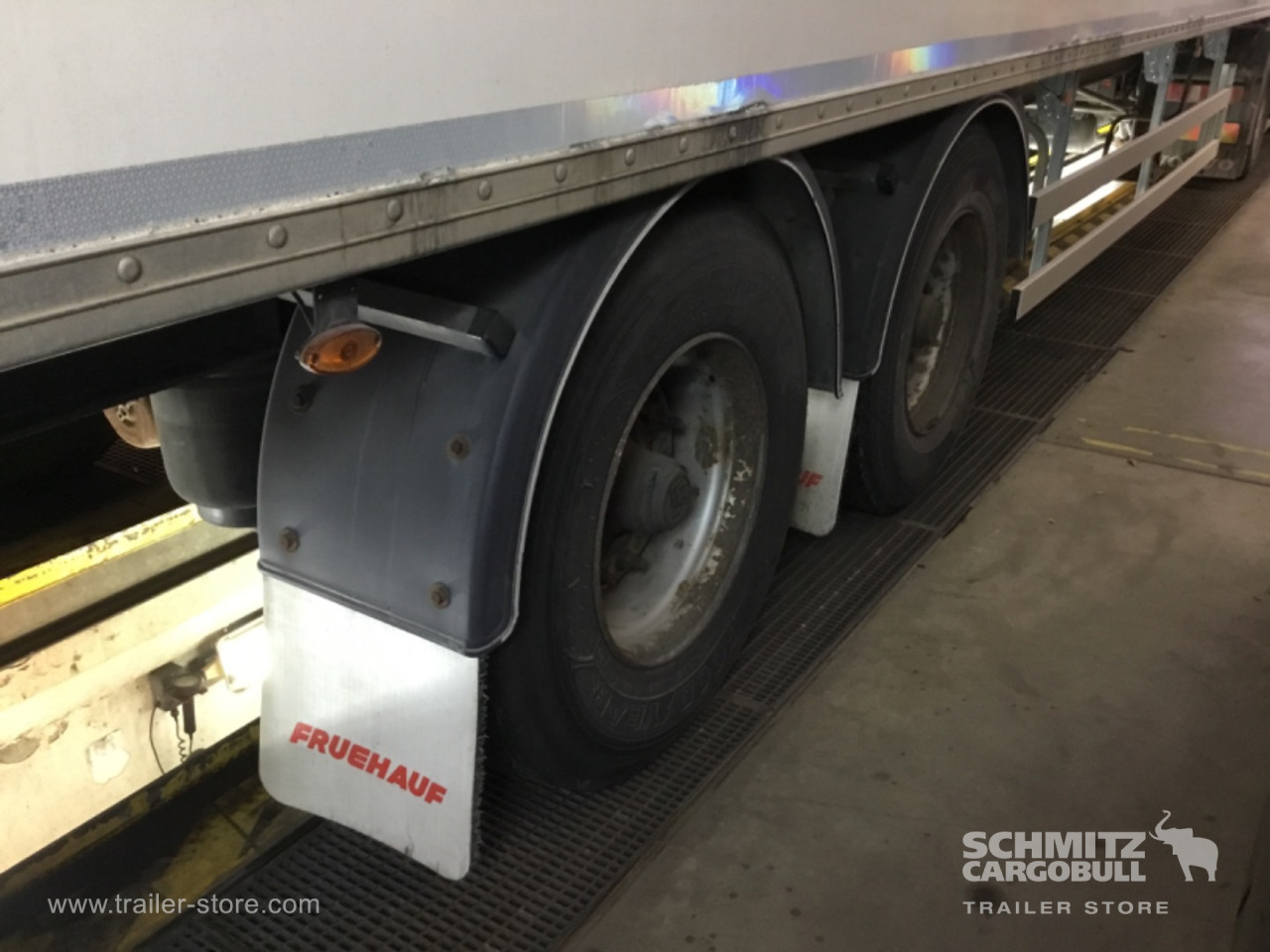 Fruehauf Auflieger Trockenfrachtkoffer Lift
