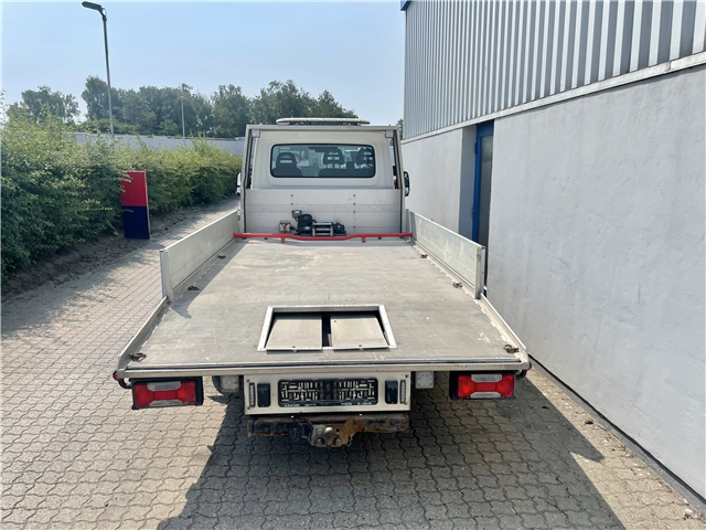 Iveco 35S17A8 knæklad