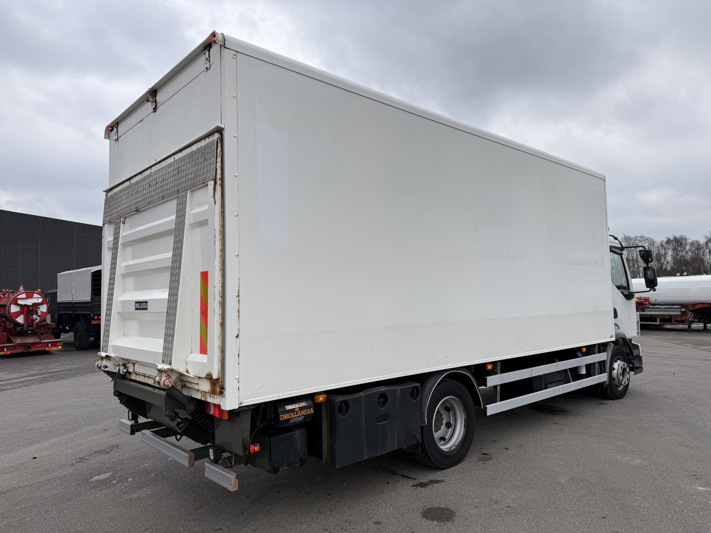 Volvo FL240 4x2 Fast kasse 6,30 m.