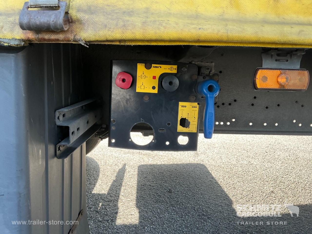 Schmitz Semi Curtainsider Mega