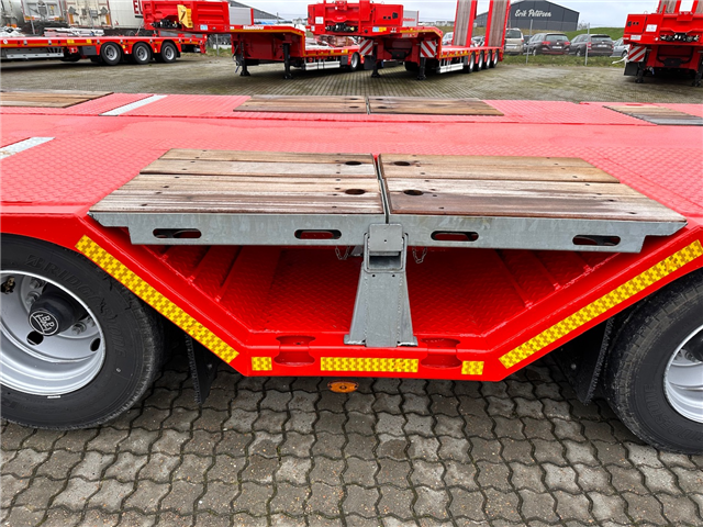 Kässbohrer SLA R4 – Hjulbrønde + udtrækkelig Maskintrailer