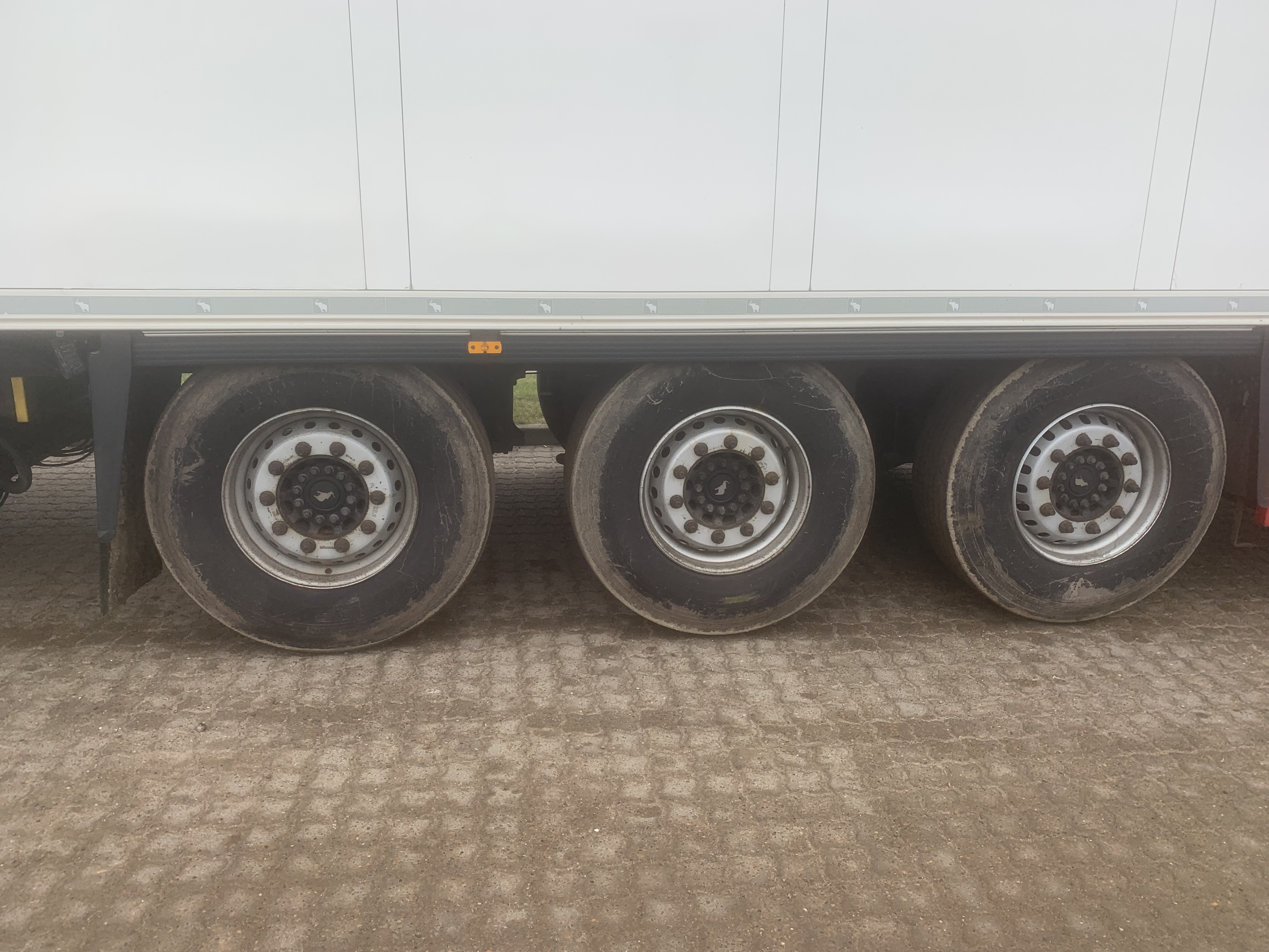 Schmitz Cargobull 3-akslet køletrailer m. lift