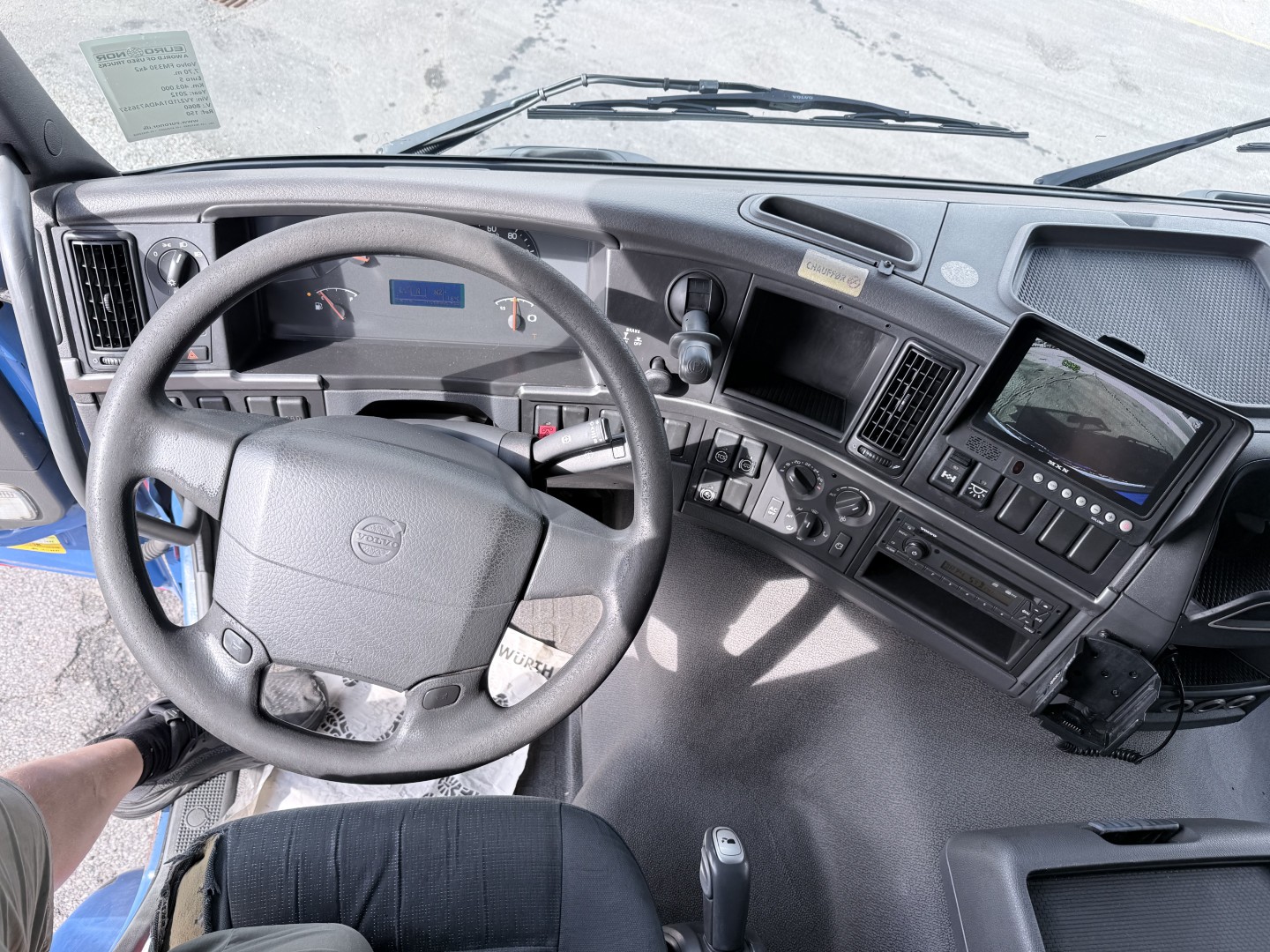 Volvo FM 330 7,7 m 4x2 Fragtlad & lift