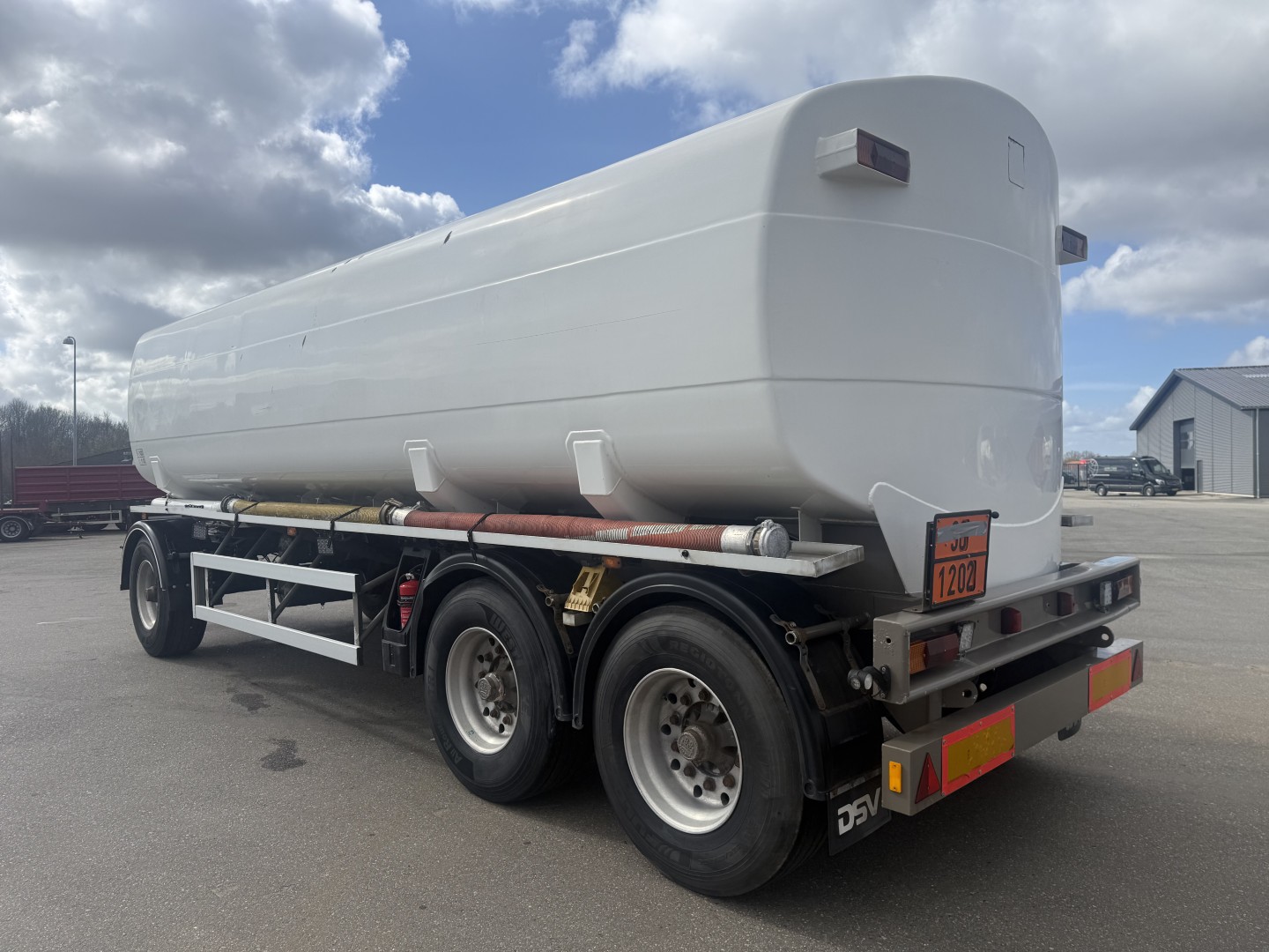 HMK Bilcon 27.000 l. ADR 5 rum