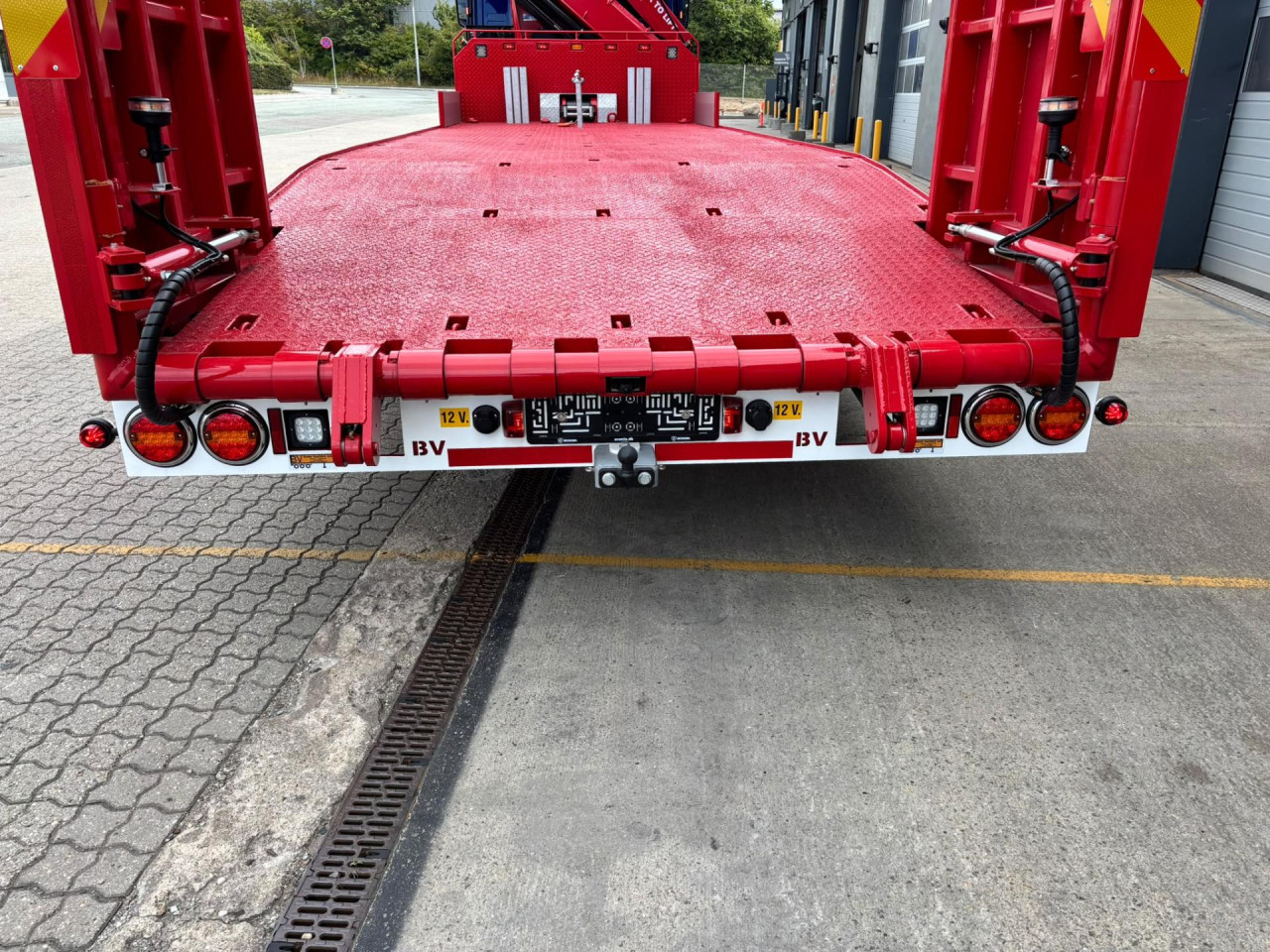 Scania R 590 B8x2*6NB Crane + machine transporter body wi