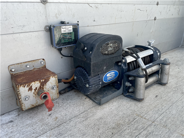 Iveco 35S17A8 knæklad