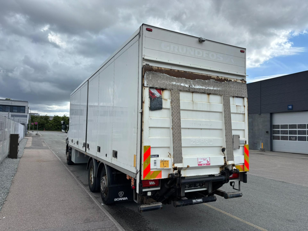 Scania P 280 LB6x2*4MNB Box body, Side opening, Tail lift