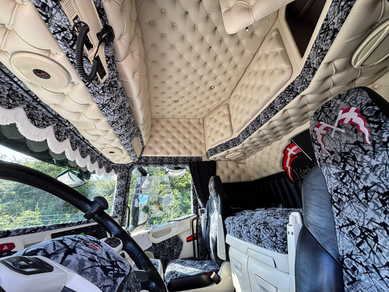 Scania R 560 A6x2NB