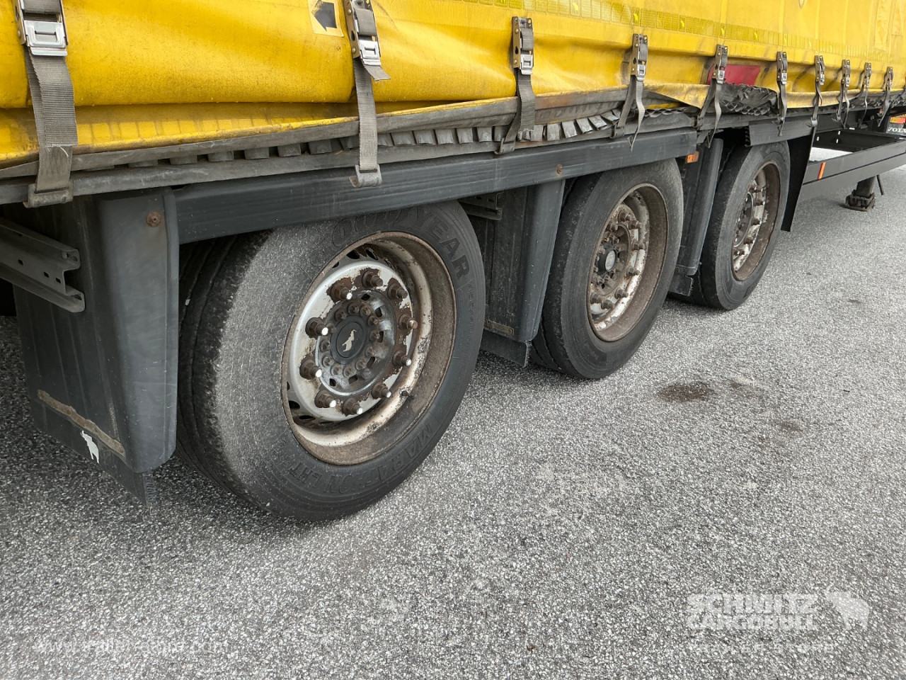Schmitz Semi Curtainsider Mega