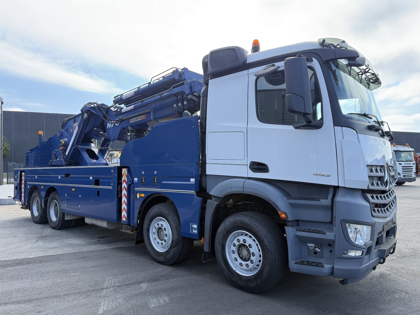 Mercedes Arocs 4153 8x4 MPG 220 TM7